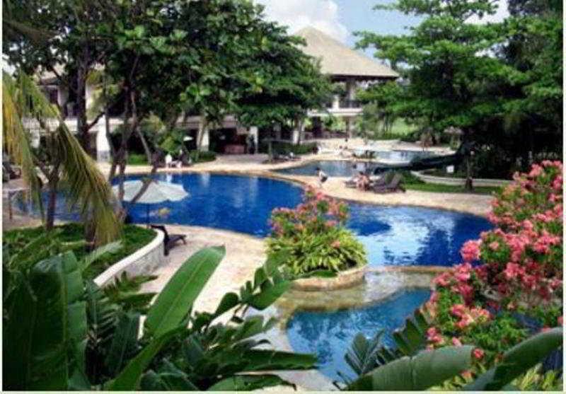 Ciputra Golf, Club & Hotel Surabaya Kültér fotó