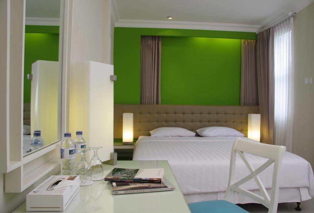 Ciputra Golf, Club & Hotel Surabaya Kültér fotó